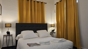 1 bedroom, soundproofing, iron/ironing board, travel crib - Chic Room in a beautiful 1930s Art Deco property (Petit Bourg)