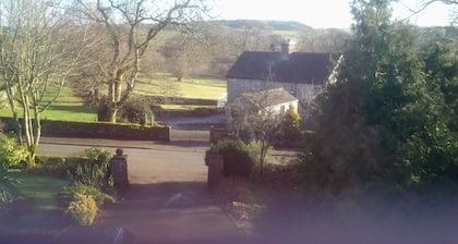Komfortable und geräumige Wohnung im Herzen des Peak District.