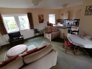 Smart TV, DVD player, books - Comfortable and spacious apartment in Middleton-by- Youlgrave near Bakewell.  (Middleton-by-Youlgrave)