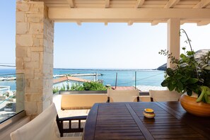 Outdoor dining - Seafront House, Walking Distance to Everything, Sea View & Hot tub! (Rethymno)