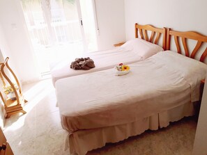 2 chambres, fer et planche à repasser, lit parapluie, Wi-Fi gratuit