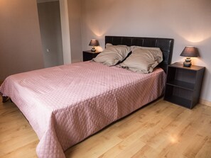 3 habitaciones, tabla de planchar con plancha y wifi gratis