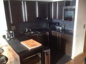 Refrigerador, microondas, horno, placa de cocina