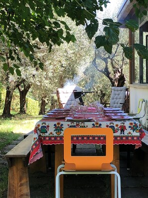 Outdoor dining - Roncosambaccio:  Villa  surrounded by  olive trees very close to the beach ) (Roncosambaccio)