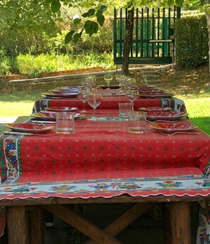 Outdoor dining