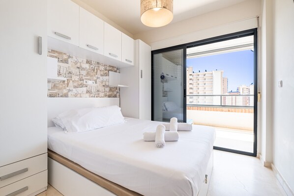 2 slaapkamers, een strijkplank/strijkijzer, gratis wifi, beddengoed