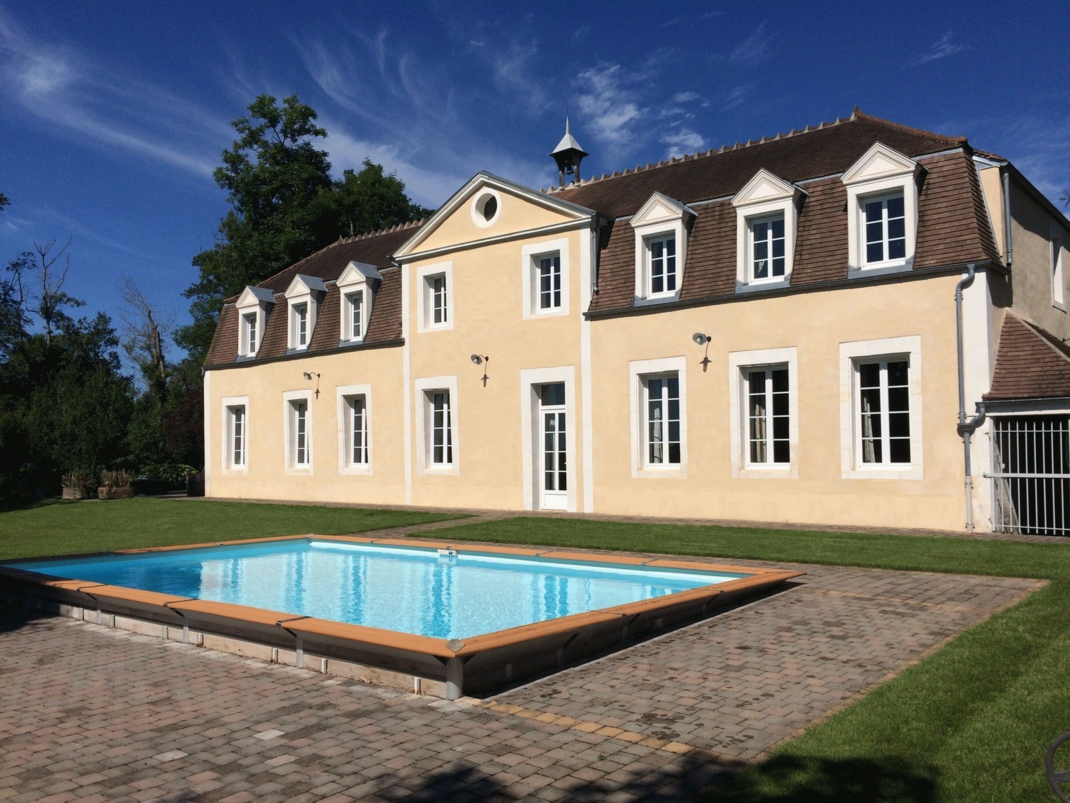 Château de Montboulon cottage with swimming pool