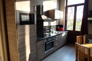 Fridge, microwave, oven, stovetop - Character apartment in the European district (Ixelles)
