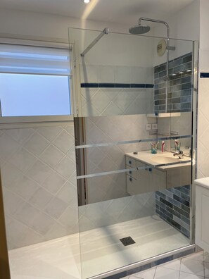Bañera y secador de pelo