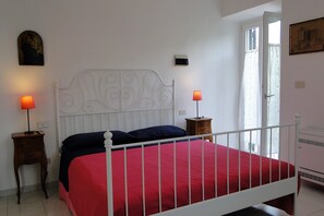 4 bedrooms, iron/ironing board, free WiFi, bed sheets - Villa, private pool,mountain views. Aircon included in price. Visit cinqueterre! (Vigneta)