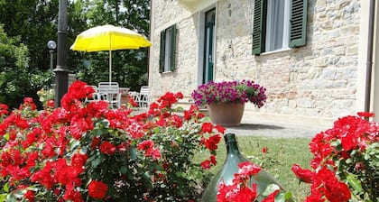 4 chambres,3 salles de bains,piscine privée, wifi, au restaurant à pied, a/c inc