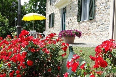 Villa, private pool,mountain views. Aircon included in price. Visit cinqueterre!