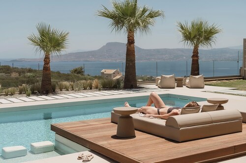 Villa Niolos I, Elegant Villa with Souda Bay Views by etouri
