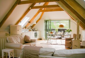 2 عدّة غرف نوم ومكواة/لوح كي وواي فاي مجانًا وملاءات أسرّة