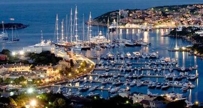 Centrally located in Porto Cervo with pool by the old port
