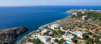 Havet villa intill sandstränder, erbjuder havsutsikt och alla faciliteter!