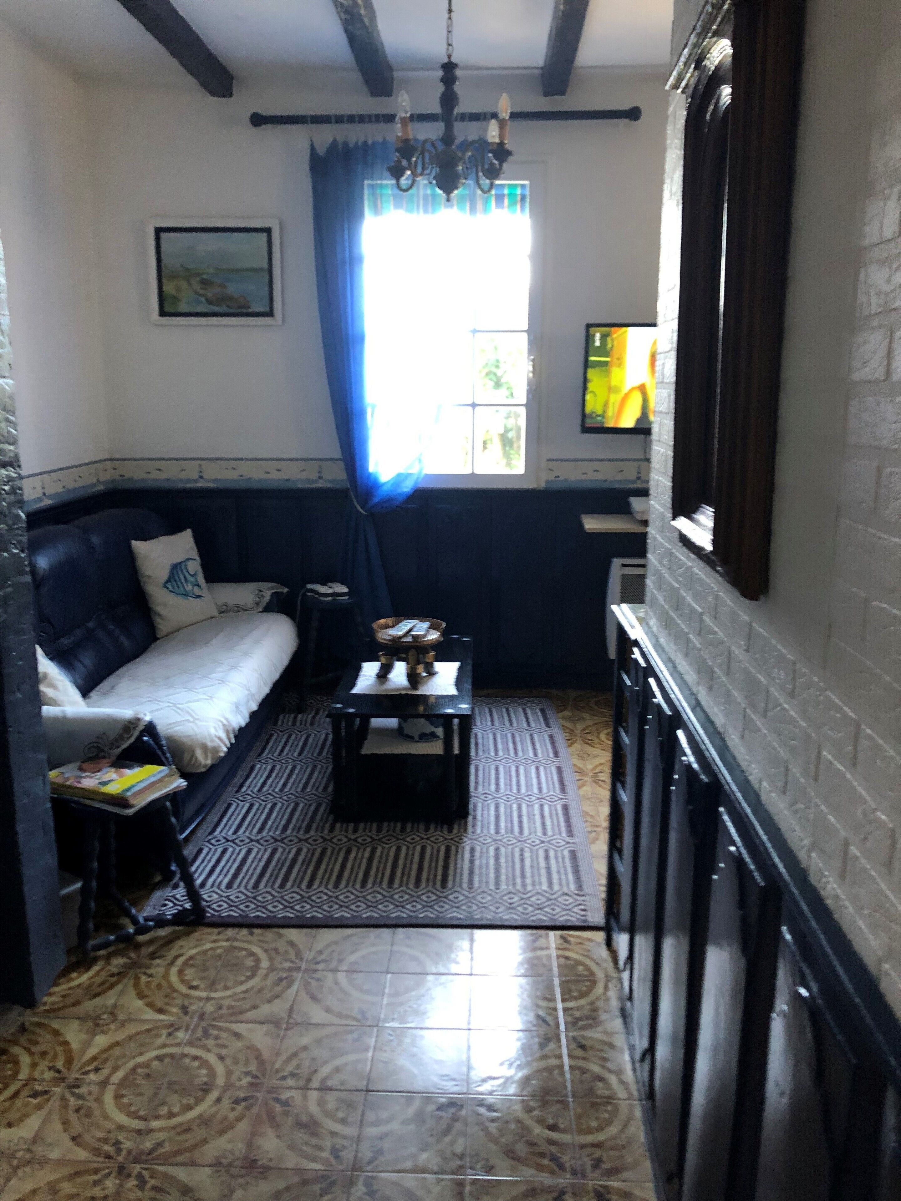 A PRETTY FRENCH DETACHED HOUSE IN A NICE GARDEN-10mn for Beaches or La Rochelle