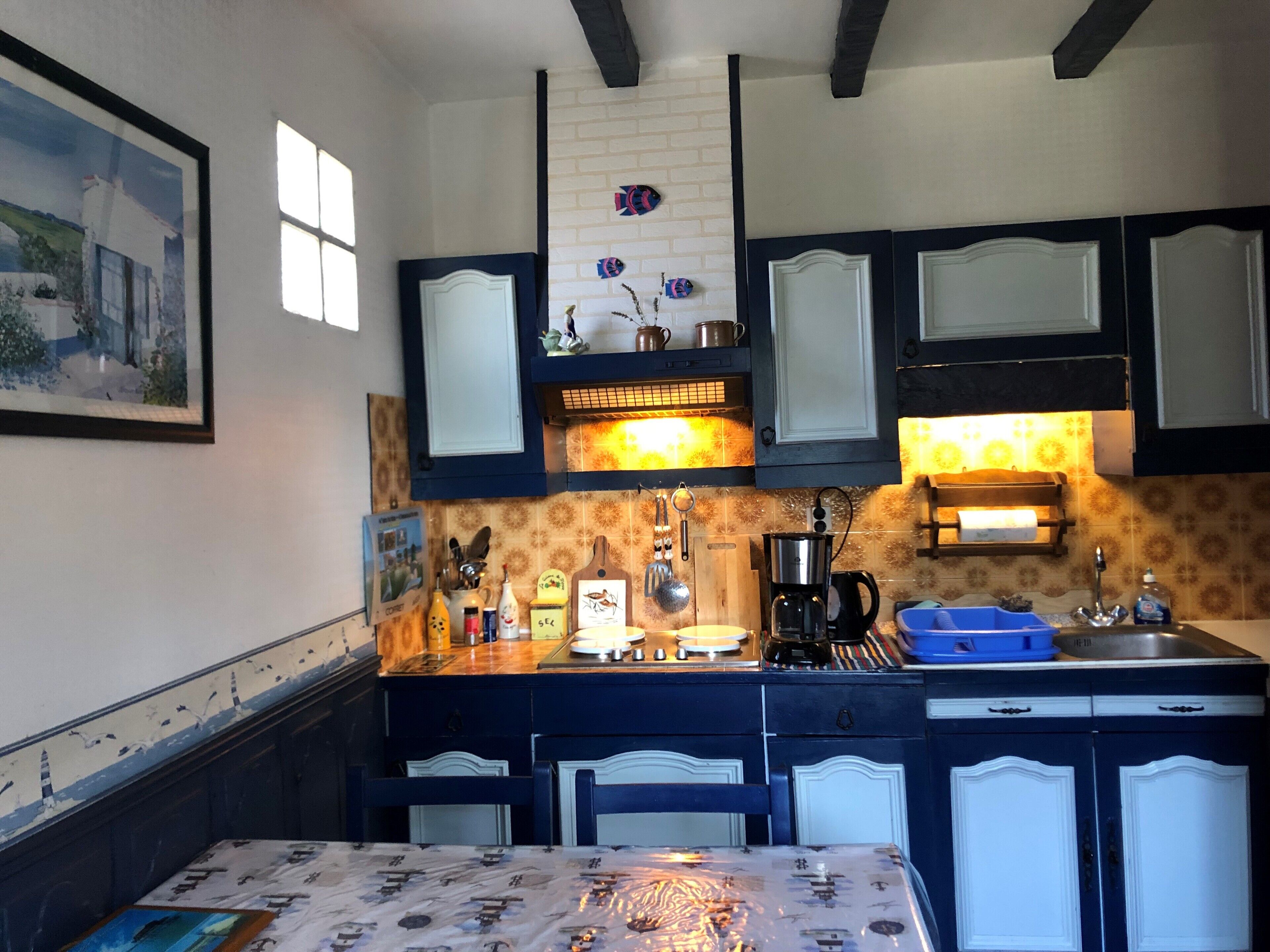 A PRETTY FRENCH DETACHED HOUSE IN A NICE GARDEN-10mn for Beaches or La Rochelle