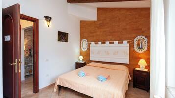 2 slaapkamers, een strijkplank/strijkijzer, reisbedje, wifi (toeslag)