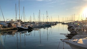 A marina with multiple boats docked, calm water, and a clear sky. - Air-conditioned villa, sea view and only 500m walk to sandy beach and San Peire! (Roquebrune-sur-Argens)