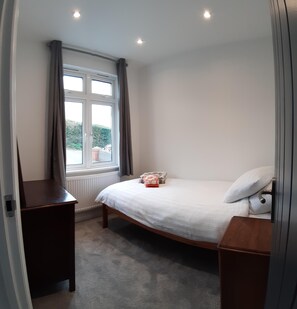 4 bedrooms, iron/ironing board, travel cot, free WiFi