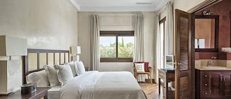 5 chambres, fer et planche à repasser, lit parapluie, Wi-Fi gratuit