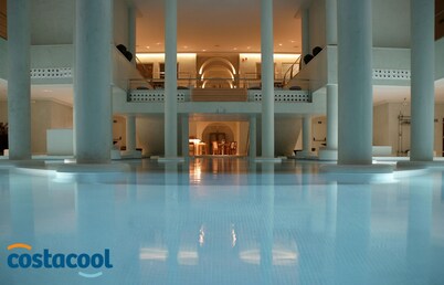 Detached luxury villa with private pool on golf course