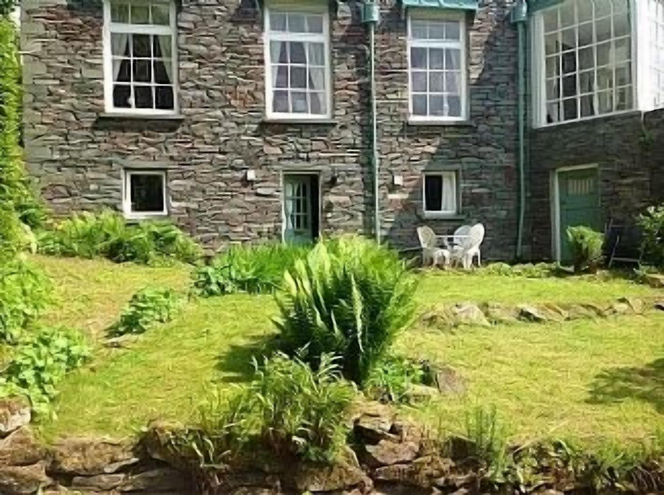 Cosy Garden Flat With Private Parking