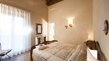 2 bedrooms, iron/ironing board, travel crib, free WiFi