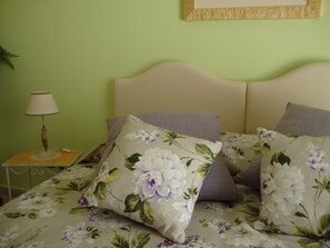 2 bedrooms, iron/ironing board, Internet, bed sheets - CHARMING APARTMENT WITH TERRACE EQUIPPED A FEW MILES FROM SORRENTO (Meta)