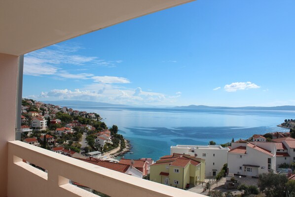 Property grounds - 4* Apt, Fab Views, Pool, Paddleboard, Bikes, Beach & Trogir Diving Centre 300m. (Okrug Gornji)