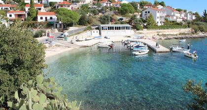 4* Apt, Fab Views, Pool, Paddleboard, Bikes, Beach & Trogir Diving Centre 300m.