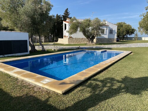 Andalusian Villa with plot and private pool very close to Novo Sancti Petri. 