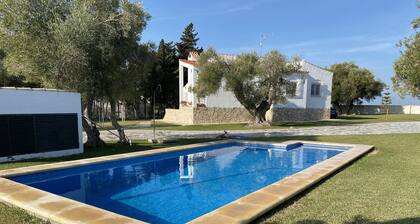 Andalusian Villa with plot and private pool very close to Novo Sancti Petri.