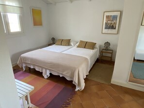 3 chambres, fer et planche à repasser, Wi-Fi gratuit, draps fournis