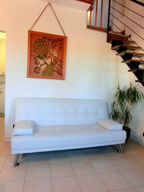 تلفزيون، ألعاب للصغار، كُتُب