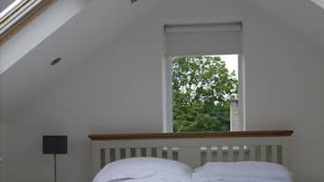 4 quartos, ferros/tábuas de passar roupa, berço de viagem