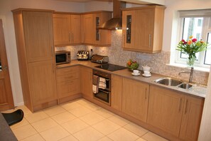 Fridge, microwave, oven, stovetop - Spacious and modern family holiday home (Benllech)