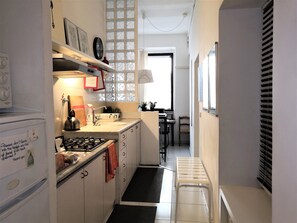 Fridge, microwave, oven, stovetop - When in Rome, do as the Romans do.
In the earth of Trastevere (Roma)