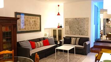 Smart TV, DVD player, books, offices