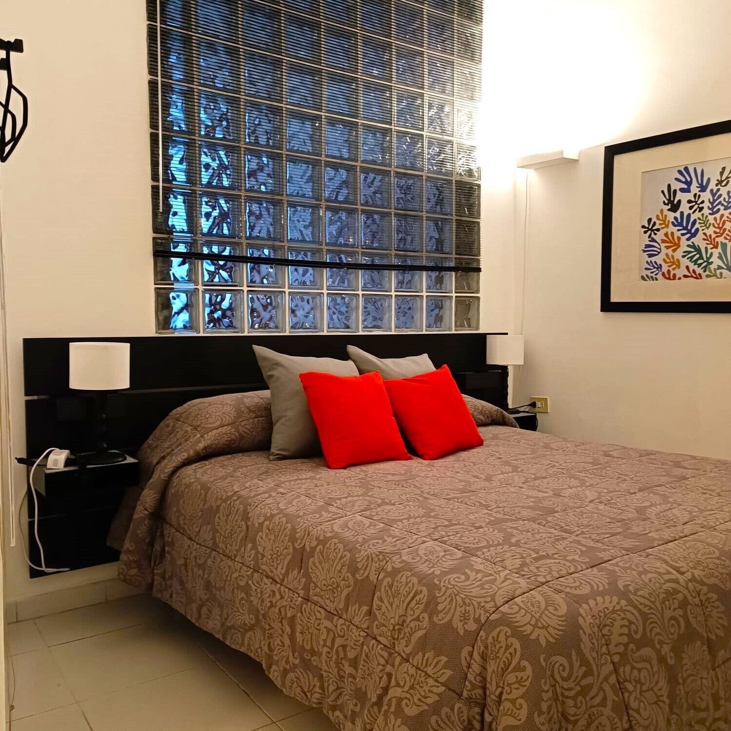 2 bedrooms, desk, iron/ironing board, free WiFi