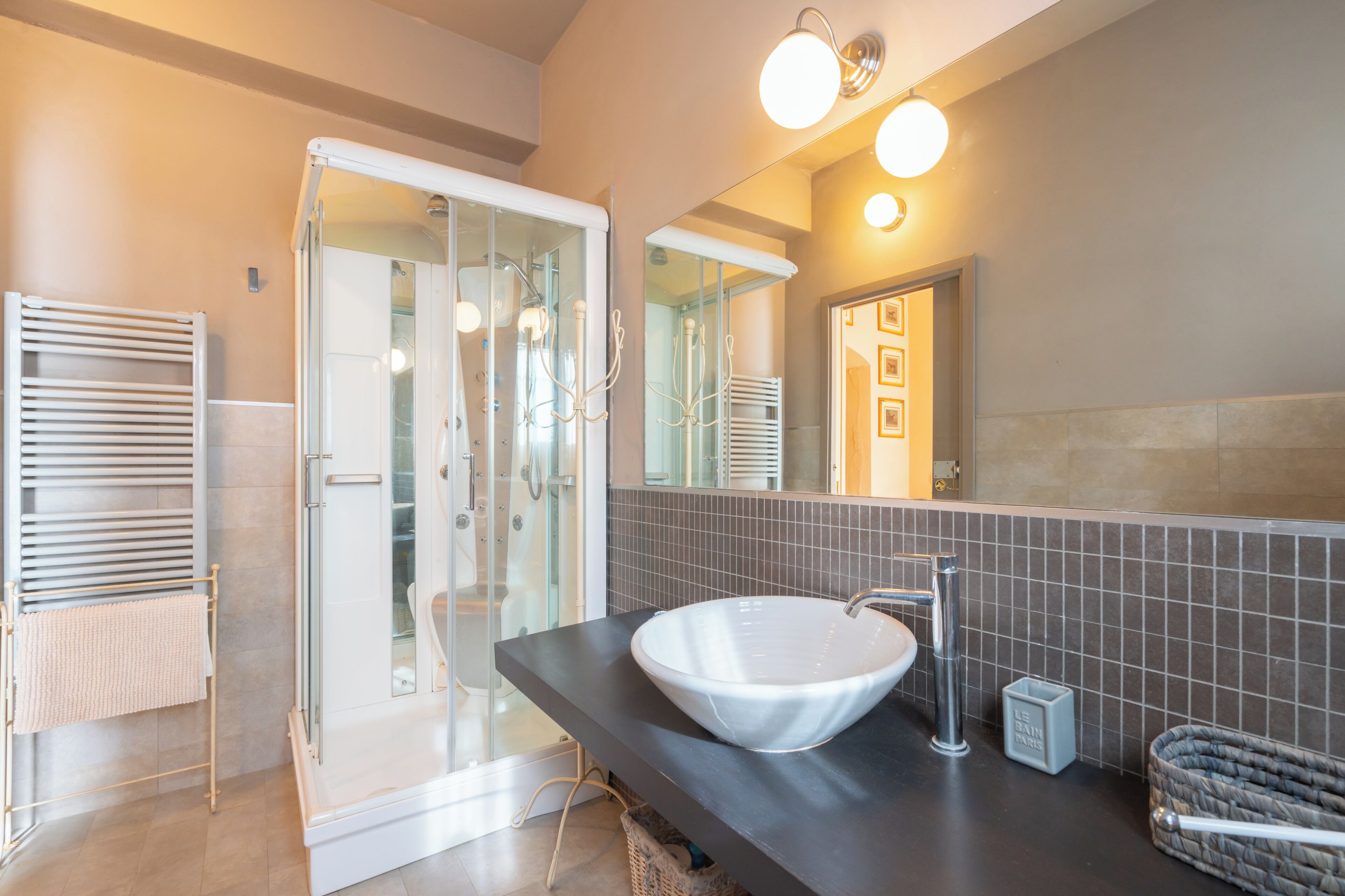 Dusche, Haartrockner, Bidet, Handtücher