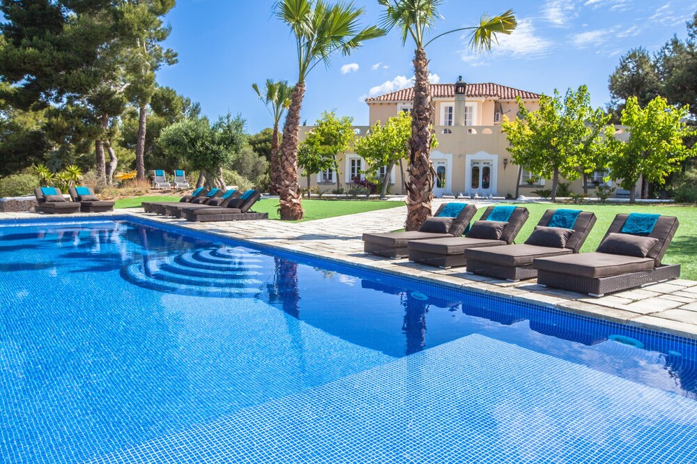 Luxus-Anwesen 10 Minuten zum Meer, Infinity-Pool & atemberaubende Aussicht!