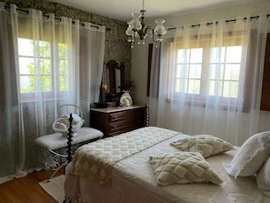 3 bedrooms, iron/ironing board, WiFi, bed sheets - Tipical Country Side house whith nice landscapes and pool (Fafe)