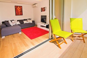 TV, lettore DVD, impianto stereo