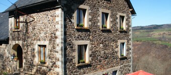 Rauhallinen sijainti on upea näköala. Pelihuone. Patio, suuri puutarha.