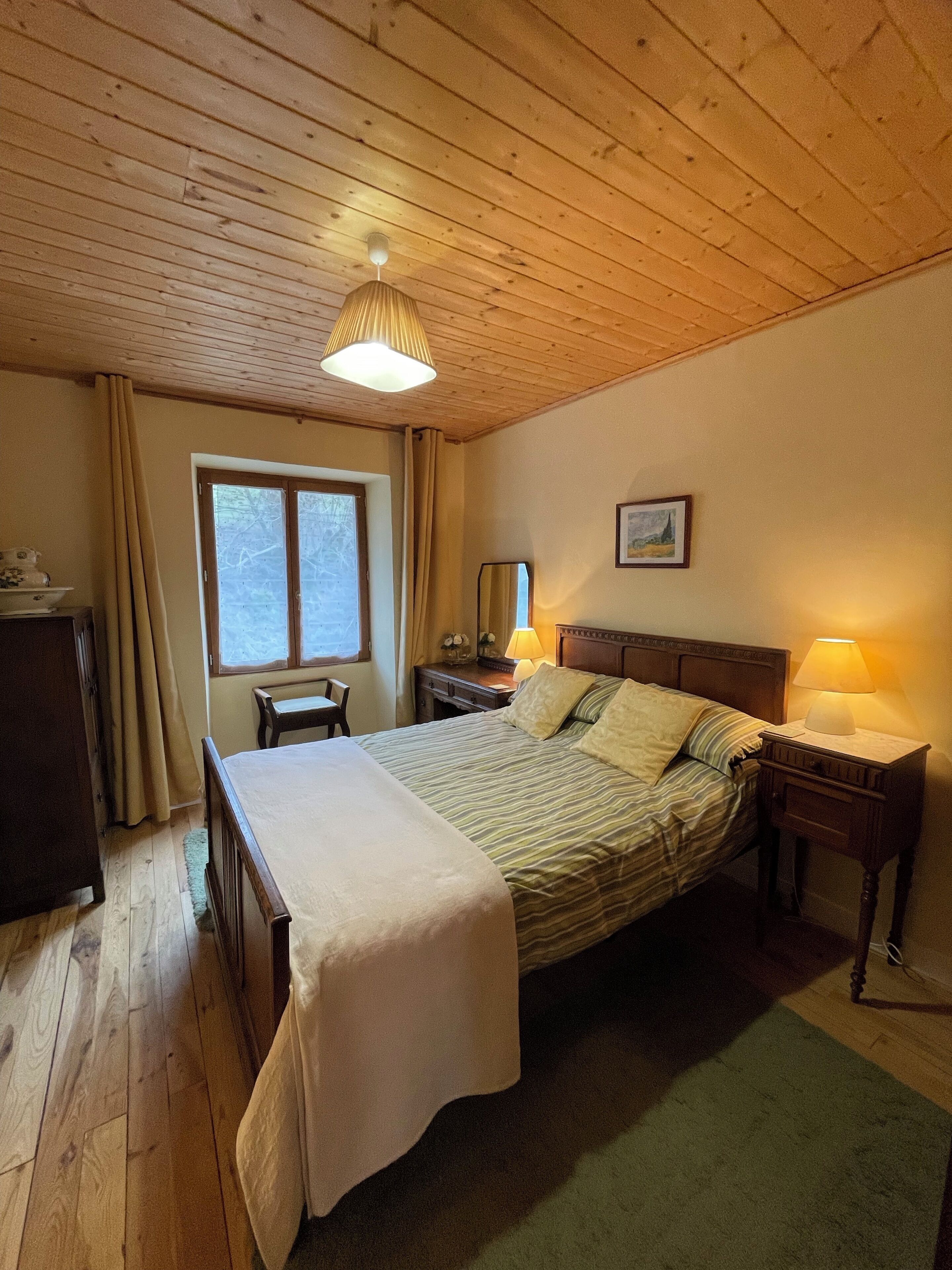 4 chambres, fer et planche à repasser, lit parapluie, Wi-Fi gratuit