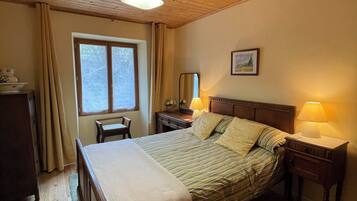 4 chambres, fer et planche à repasser, lit parapluie, Wi-Fi gratuit