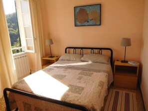 3 chambres, fer et planche à repasser, accès au Wi-Fi (inclus)