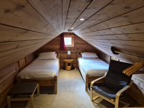 3 bedrooms, free WiFi, bed sheets, wheelchair access